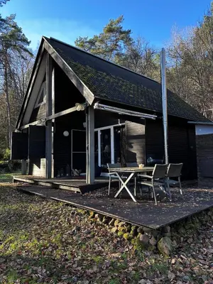 Das Gebäude in dem sich das Ferienhaus befindet