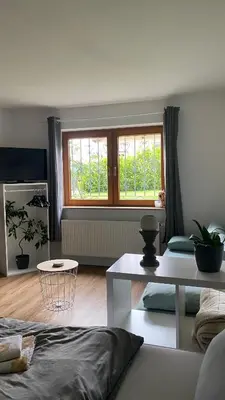 Ein Sitzbereich in der Unterkunft Helle 1-Zimmer Souterrainwohnung in ruhiger Lage!