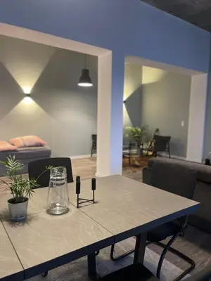 Ein Sitzbereich in der Unterkunft Unique loft for 8