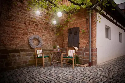 Ein Patio oder anderer Außenbereich in der Unterkunft Winzerlodge, Wohnung Riesling
