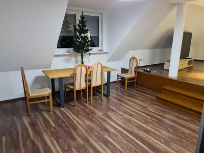 Ein Sitzbereich in der Unterkunft KRAICHGAU # 3-ZKB mit 100qm voll ausgestattet im DG, Monteurzimmer, Self-Check-in