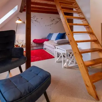 Charmantes 1-Zimmer Loft - Parkplatz - Bushaltestelle