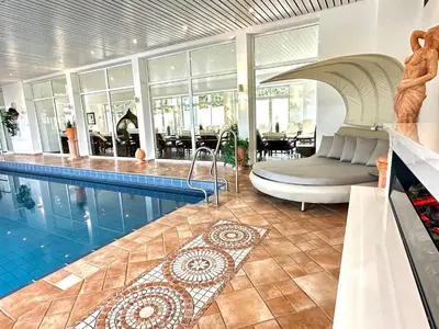 Der Swimmingpool an oder in der Nähe von Ringhotel Siegfriedbrunnen