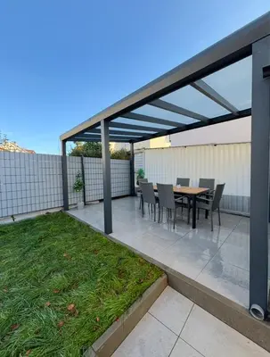 Ein Patio oder anderer Außenbereich in der Unterkunft Nisay Home - 4 Room Apartment - N1