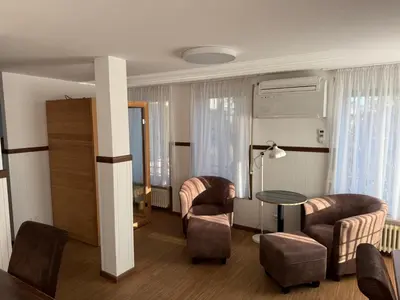 Ein Sitzbereich in der Unterkunft Hotel Schöne Aussicht renoviert