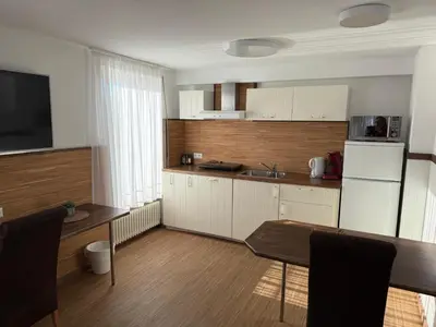 Küche/Küchenzeile in der Unterkunft Hotel Schöne Aussicht renoviert
