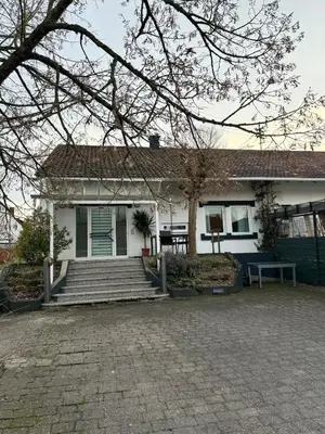 Das Gebäude in dem sich die Ferienwohnung befindet