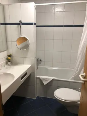 Ein Badezimmer in der Unterkunft Hotel Hubertus Gernsheim Rhein