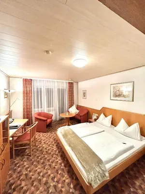 Ein Bett oder Betten in einem Zimmer der Unterkunft Hotel Hubertus Gernsheim Rhein