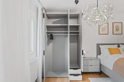 Ein Bett oder Betten in einem Zimmer der Unterkunft 1-2 Personen - Fahrradgarage - Küche - Zentrum - WLAN - Klima