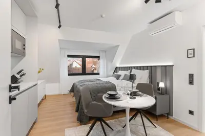 Ein Bett oder Betten in einem Zimmer der Unterkunft 1-2 Personen - Parkplatz - Fahrradgarage - Zentrum - Küche - WLAN - Klima