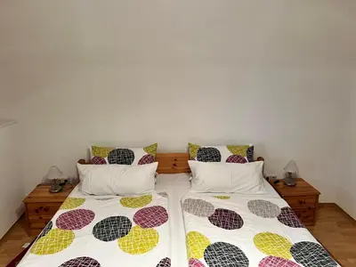 Ein Bett oder Betten in einem Zimmer der Unterkunft Ferienwohnung Gaby - im Weingut Doll