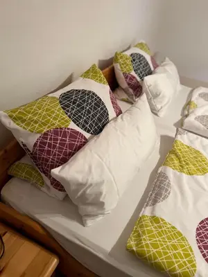 Ein Bett oder Betten in einem Zimmer der Unterkunft Ferienwohnung Gaby - im Weingut Doll