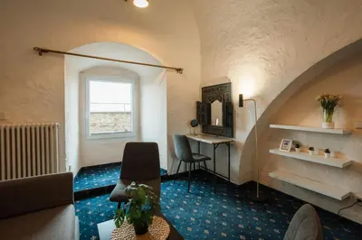Ein Sitzbereich in der Unterkunft Burg Stettenfels