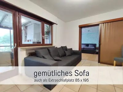Ein Sitzbereich in der Unterkunft Germersheimer Rhein-Idylle Sauna, Whirlpool und Bubble