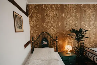 Ein Bett oder Betten in einem Zimmer der Unterkunft Altes Häusle am Waschbach-Weintraube