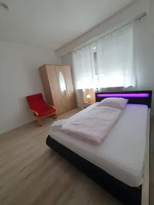 Ein Bett oder Betten in einem Zimmer der Unterkunft Gemütliches Privatzimmer mit französischem Doppelbett an der Universitätsklinik Mainz