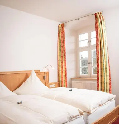 Ein Bett oder Betten in einem Zimmer der Unterkunft Schlosshotel Ravenstein