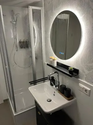Ein Badezimmer in der Unterkunft 2-Zimmer Apartment - Zentral über den Dächern von Aschaffenburg - 5 min vom HBF - Gegenüber City Galerie