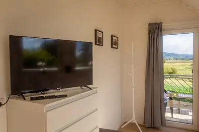 TV/Unterhaltungsangebot in der Unterkunft Pension Nickel Ferienwohnung DG Am Holzlachgraben