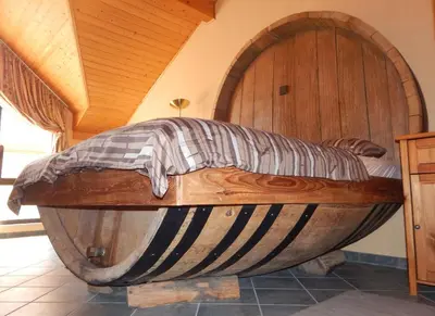 Ein Bett oder Betten in einem Zimmer der Unterkunft Gästehaus Rebstock im Weingut Schrauth-Becker