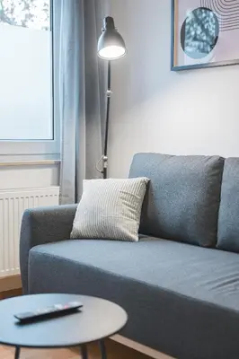 Ein Sitzbereich in der Unterkunft Kingsize Bett, zwei Zimmer, Waschmaschine, Netflix