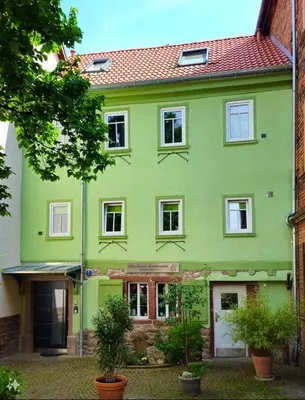 Das Gebäude in dem sich die Ferienwohnung befindet