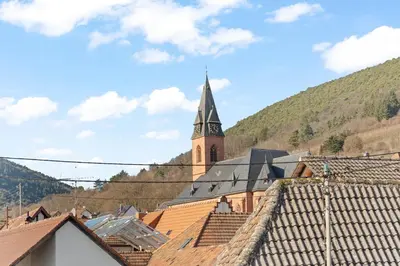Ein allgemeiner Bergblick oder ein Berglick von der Ferienwohnung aus