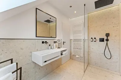Ein Badezimmer in der Unterkunft 1-2 Personen - Parkplatz - Fahrradgarage - Zentrum - Küche - Balkon - WLAN - Klima
