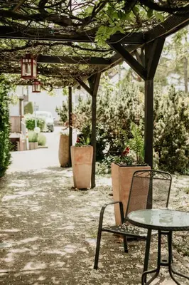Ein Garten an der Unterkunft Atelier-Boho-Apartment in der Residenz Deidesheim