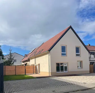 Das Gebäude in dem sich das Ferienhaus befindet
