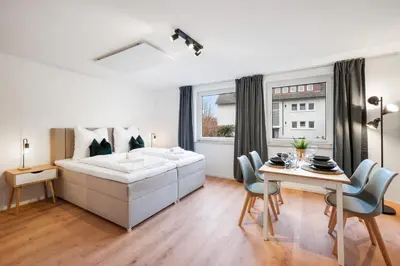Ein Bett oder Betten in einem Zimmer der Unterkunft Moderne, ruhige Wohnung mit Parkplatz