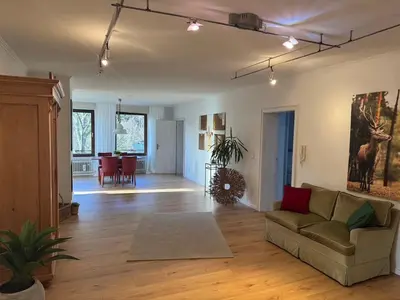 Ein Sitzbereich in der Unterkunft Hotel Das Waldhaus in Maikammer