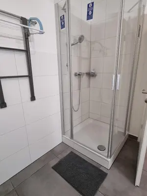 Ein Badezimmer in der Unterkunft Monteurwohnung Pforzheim - L8 Street