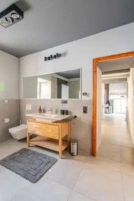 Ein Badezimmer in der Unterkunft NOXi 90qm Carport Küche WiFi Washer Kamin