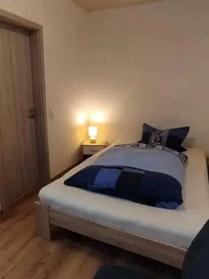 Ein Bett oder Betten in einem Zimmer der Unterkunft Ferienwohnung Zur Schönen Aussicht im Odenwald