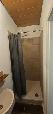 Ein Badezimmer in der Unterkunft Ruhige Gartenwohnung