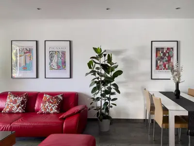 Ein Sitzbereich in der Unterkunft Waterfront Apartment am Main, 15 Min Frankfurt Airport, Terrasse, Free Parking