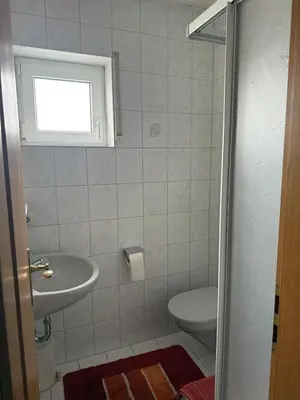 Ein Badezimmer in der Unterkunft Apartment for 2 people Zimmervermietung Lang