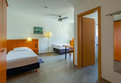Ein Bett oder Betten in einem Zimmer der Unterkunft Heilbronner Pension am schönen Theater