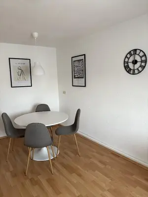 Ein Sitzbereich in der Unterkunft City Nest Ettlingen - nähe Wasenpark