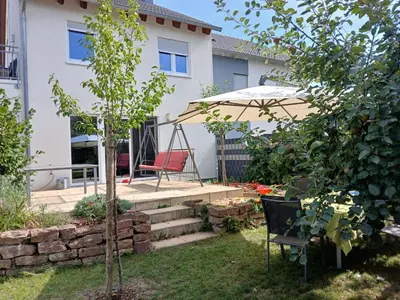 Ein Garten an der Unterkunft Fewo Gartenblick Altlußheim - Netflix- parken - Küche - Klimaanlage - Shuttle zum Hockenheimring
