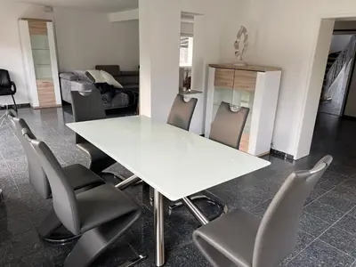 Ein Sitzbereich in der Unterkunft Gästezimmer im Haus Anna
