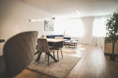 Ein Sitzbereich in der Unterkunft Exklusives Apartment Sinsheim Luxus, 75 TV & Top Lage WeHome Premium