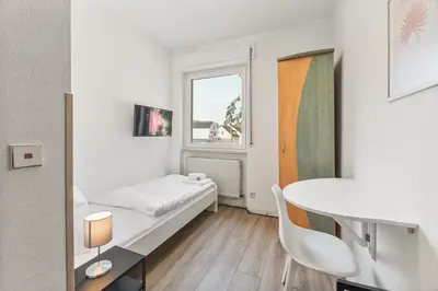 Ein Bett oder Betten in einem Zimmer der Unterkunft Monteur Apartments Heilbronn City - LOW BUDGET, PARKING, WIFI, SMART TV NEW