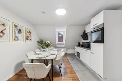 Küche/Küchenzeile in der Unterkunft STARLIVING Premium Home I 4,5 Schlafzimmer für 8 Gäste