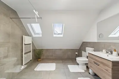 Ein Badezimmer in der Unterkunft STARLIVING Premium Home I 4,5 Schlafzimmer für 8 Gäste