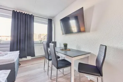 TV/Unterhaltungsangebot in der Unterkunft Schöne Wohnung Ludwigshafen Balkon WLAN Zentrale Lage