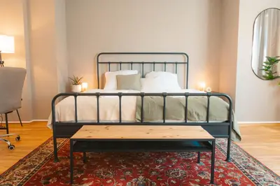 Ein Bett oder Betten in einem Zimmer der Unterkunft K15 Cozy, Unique & Spacious 3-Room Apartment with Balcony or Single Room by LIPA
