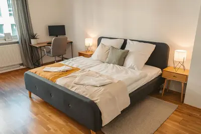 Ein Bett oder Betten in einem Zimmer der Unterkunft K15 Cozy, Unique & Spacious 3-Room Apartment with Balcony or Single Room by LIPA